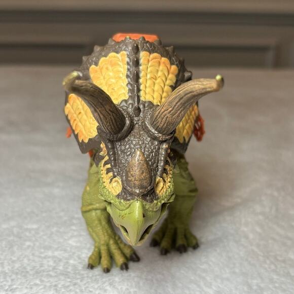 2017 Jurassic Clash & World Dino Figures: Triceratops, Allosaurus, Baryonyx - Picture 16 of 16